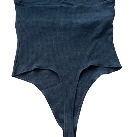 American Eagle Black Ribbed Halter Bodysuit XL Adjustable Back Snap Closure - Picture 3 of 9